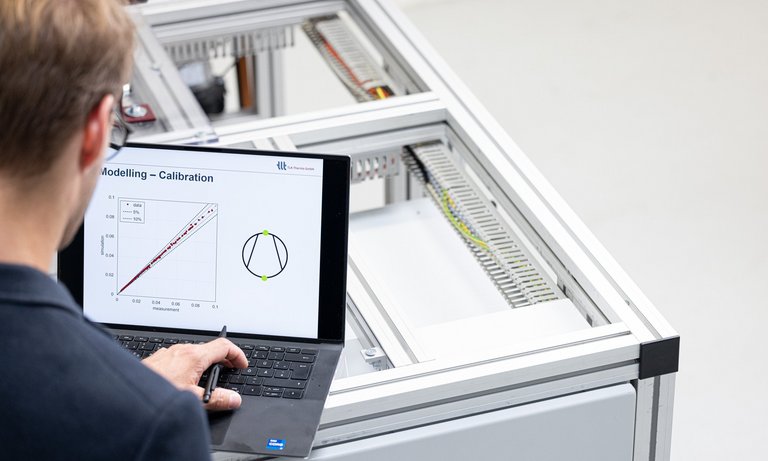 Engineer looks at the evaluation of measurement and simulation data An engineer checks an evaluation of measurement and simulation data from a test bench and a simulation model.