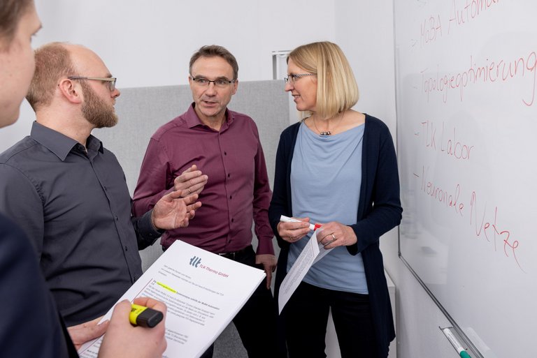 Diskussion mehrere Personen von TLK-Thermo Diskussion zwischen mehreren Personen von TLK-Thermo zu verschiedenen Themen