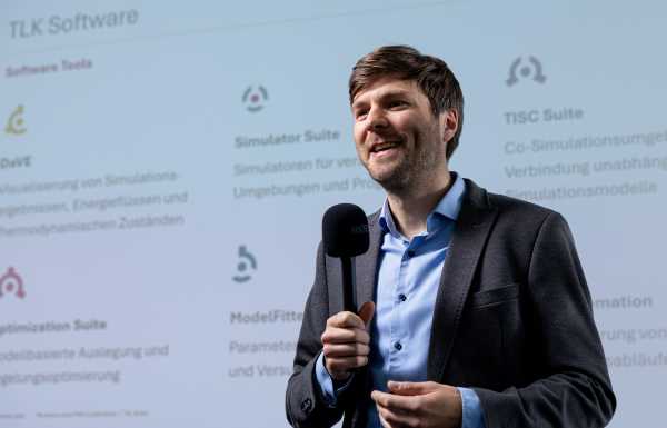 Vortrag auf einer Konferenz Mitarbeiter hält einen Vortrag auf einer Konferenz